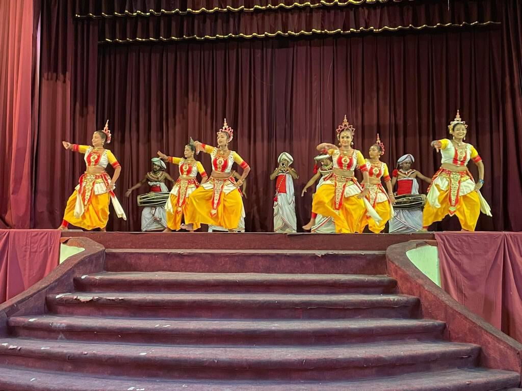 Kandyan dancers and drummers on stage