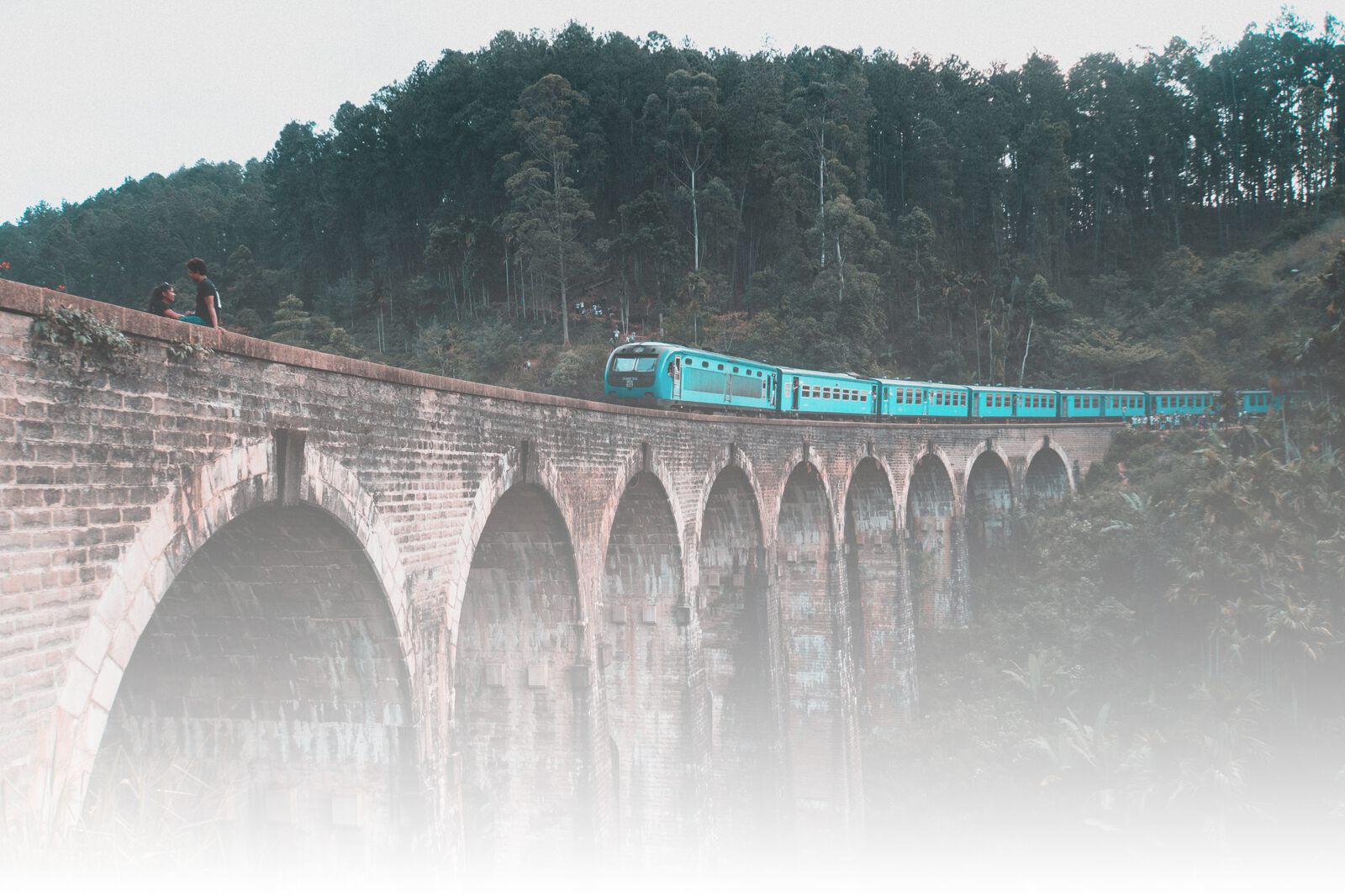 A blue train on the Nine Arch Bridge at Ella
